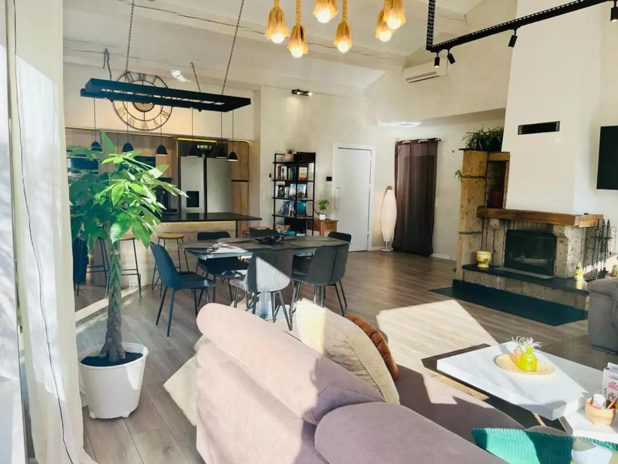 Vakantiehuis Maison Conviviale A Avec Piscine A Debordement