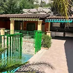 Maison Conviviale A Frejus Avec Piscine A Debordement