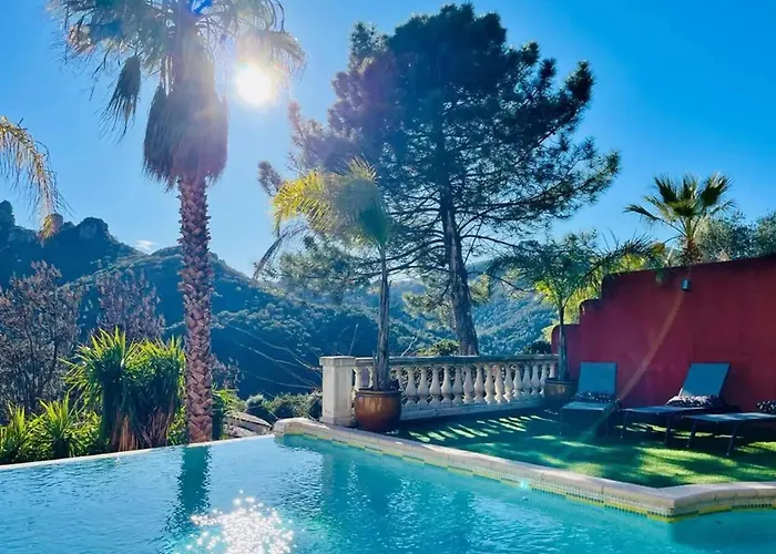 Maison Conviviale A Frejus Avec Piscine A Debordement
