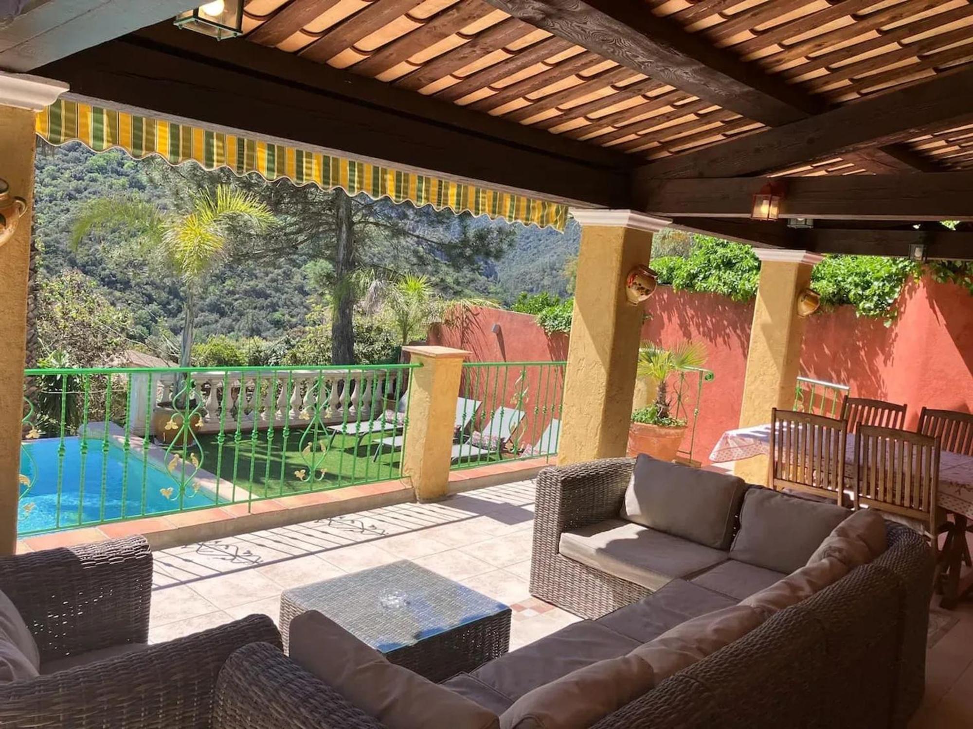 Maison Conviviale A Avec Piscine A Debordement *