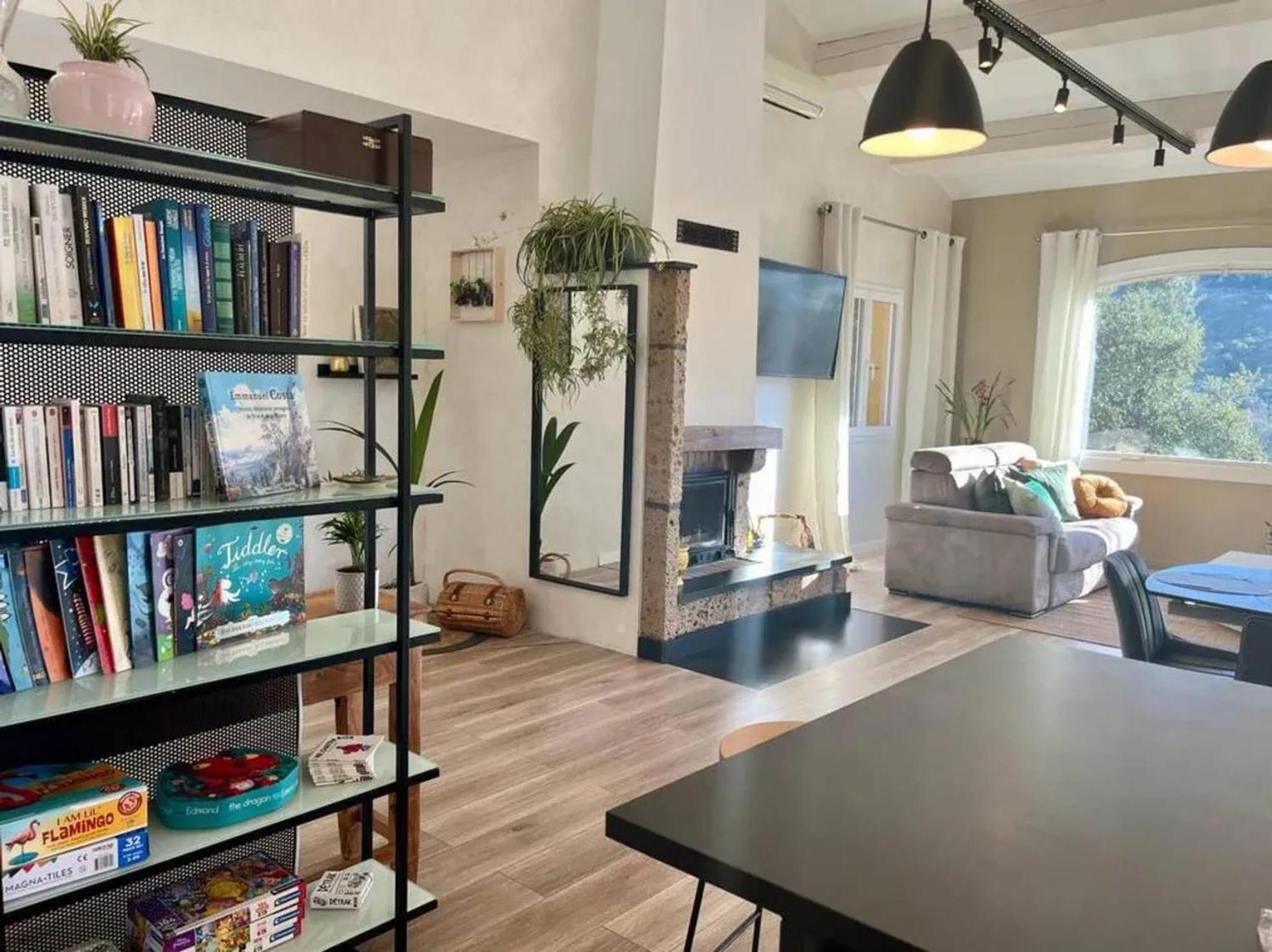 Hébergement de vacances Maison Conviviale A Avec Piscine A Debordement Fréjus