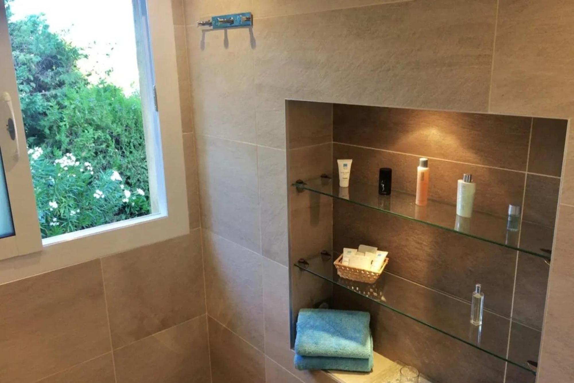 Maison Conviviale A Avec Piscine A Debordement Hébergement de vacances