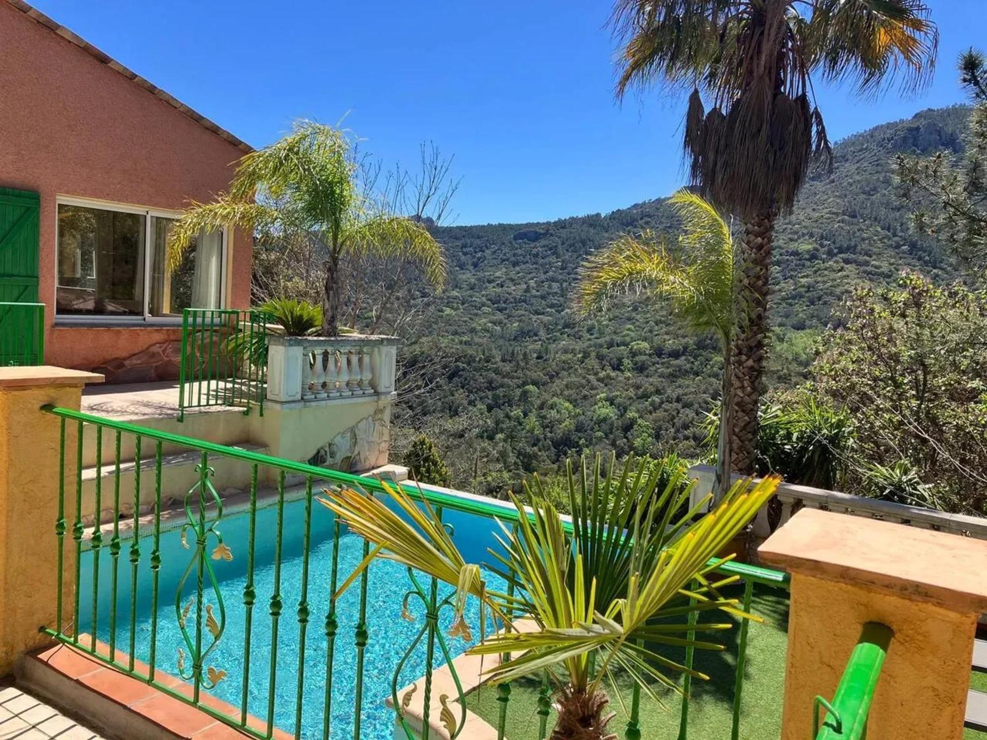 Maison Conviviale A Avec Piscine A Debordement Fréjus