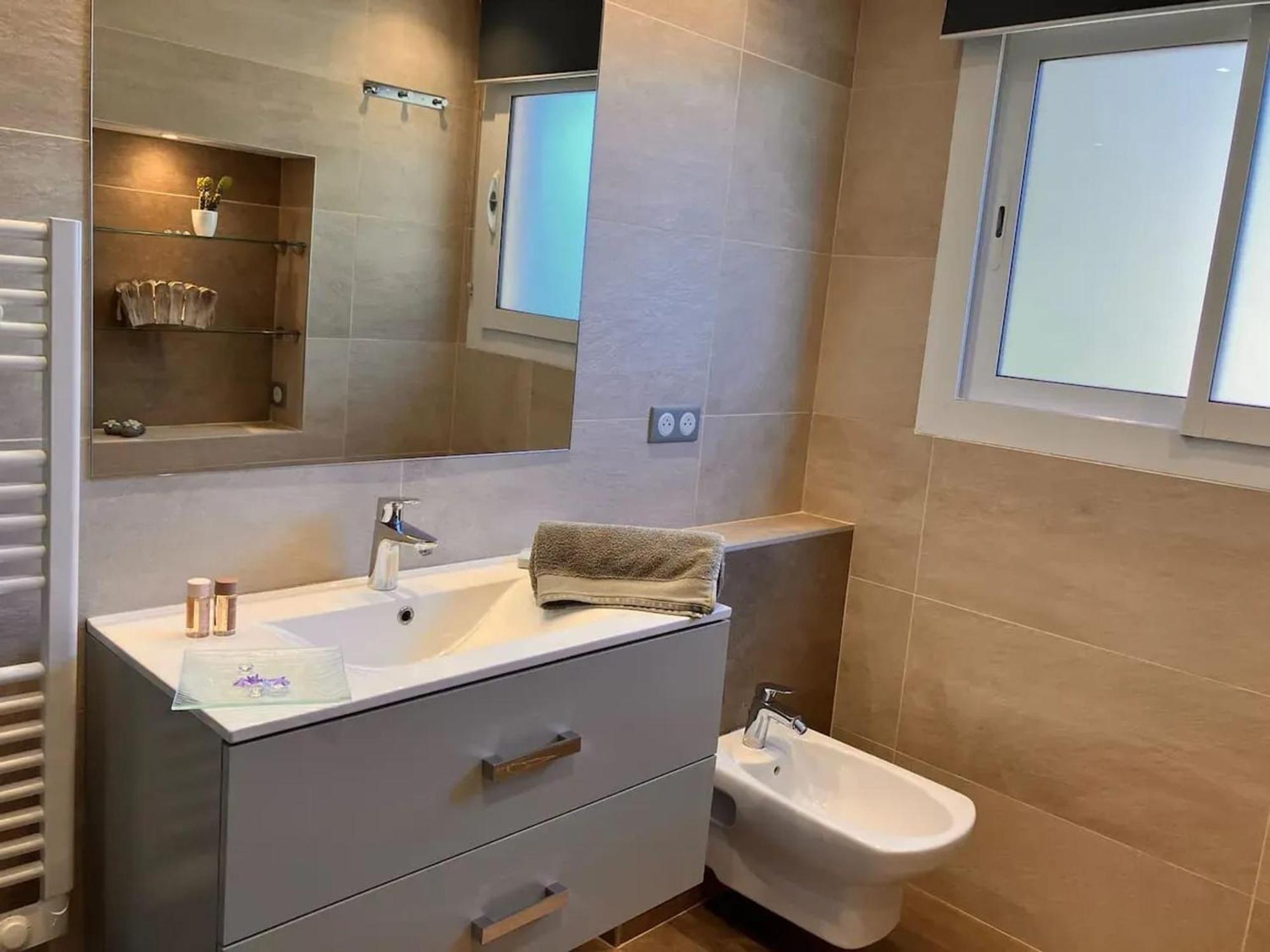 Maison Conviviale A Avec Piscine A Debordement Hébergement de vacances *