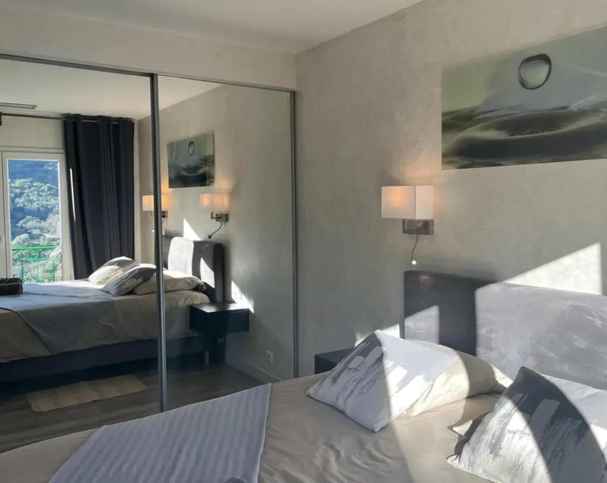 Maison Conviviale A Avec Piscine A Debordement Fréjus