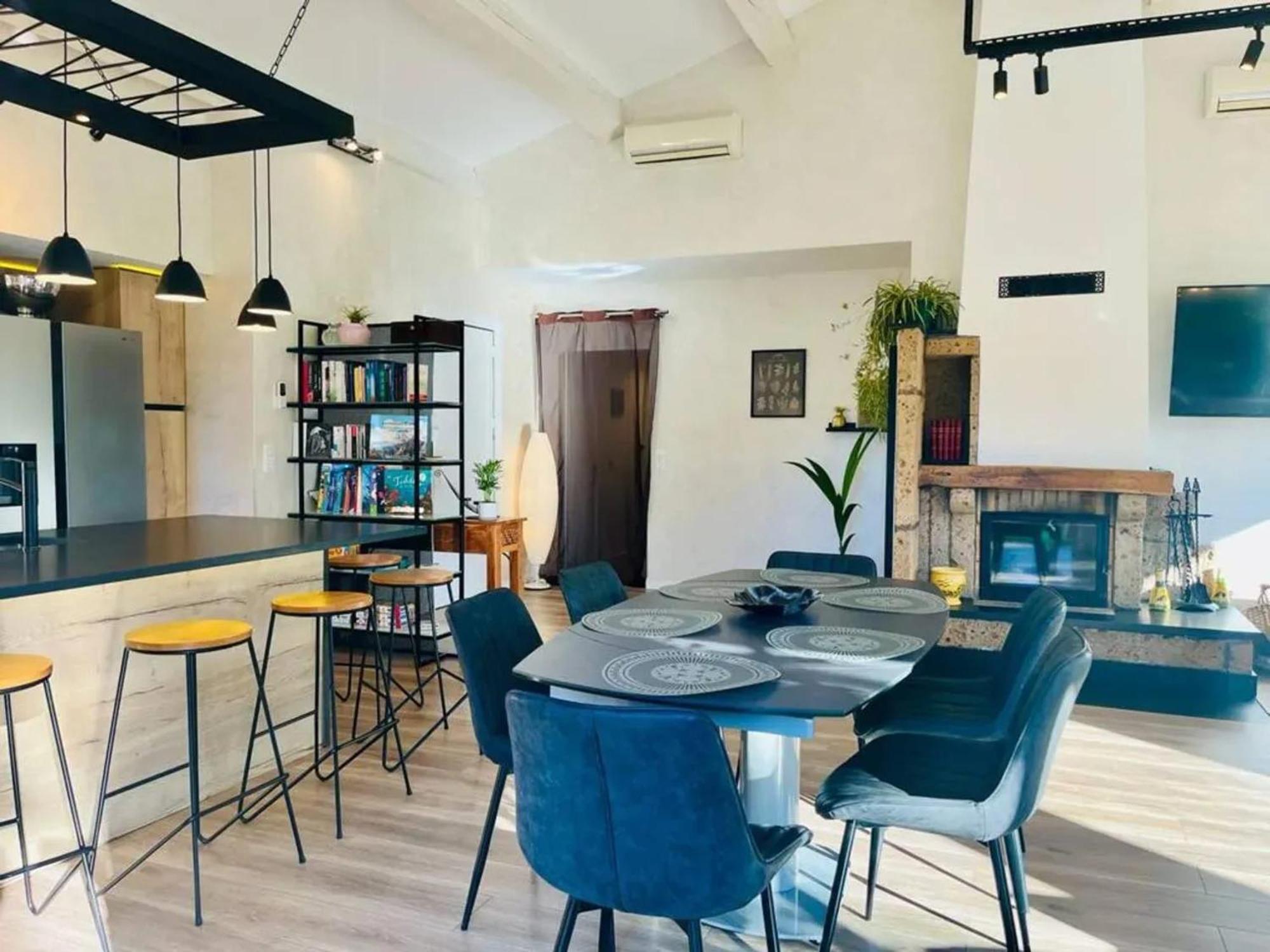 Hébergement de vacances Maison Conviviale A Avec Piscine A Debordement