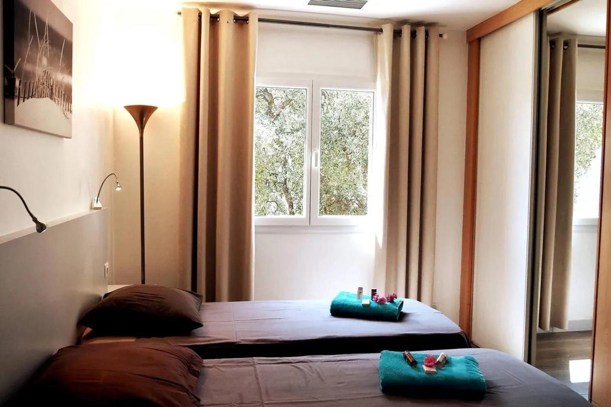 Hébergement de vacances Maison Conviviale A Avec Piscine A Debordement Fréjus