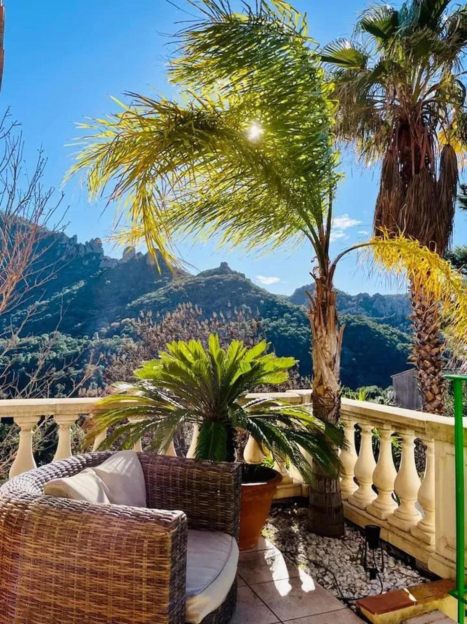 Maison Conviviale A Avec Piscine A Debordement Hébergement de vacances Fréjus