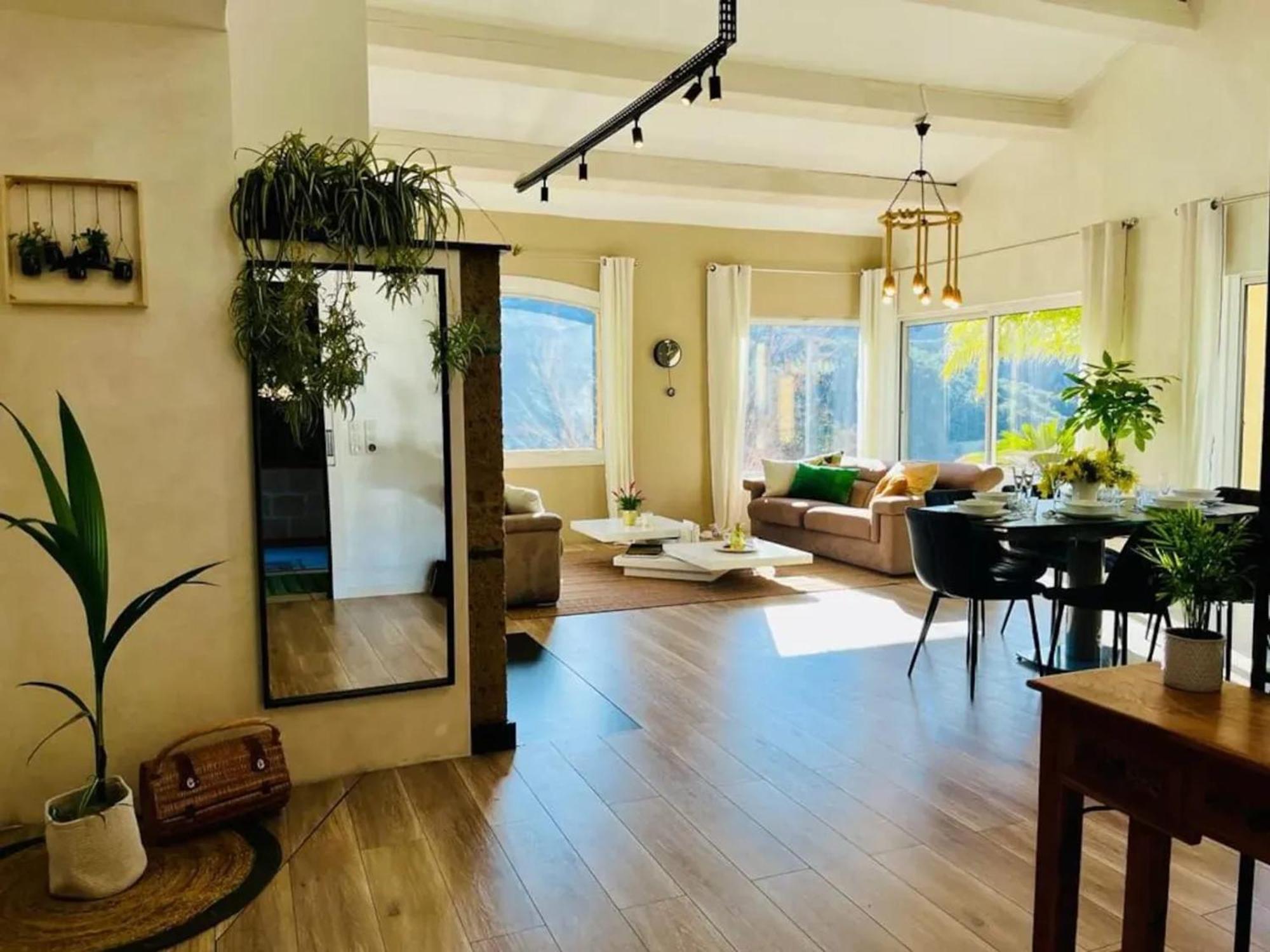 Maison Conviviale A Avec Piscine A Debordement